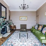 Russell Court By Orenda-Luxe